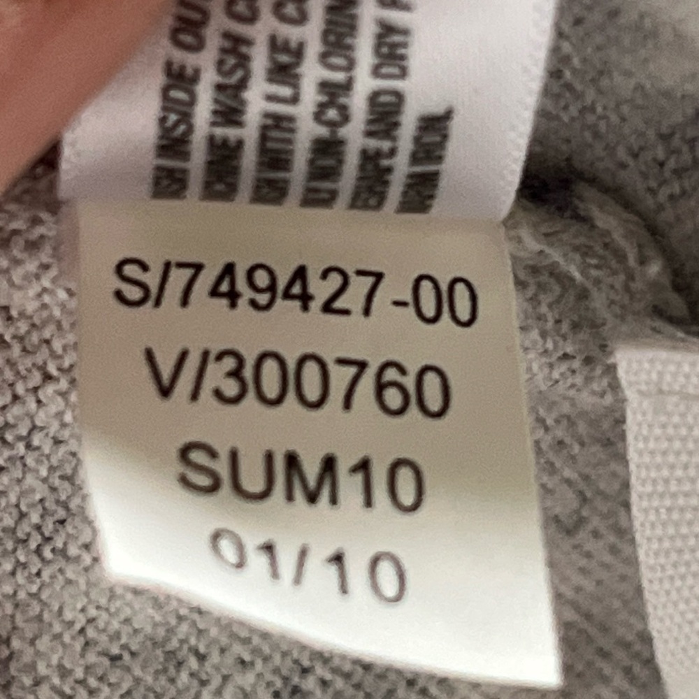 Gap Gray Cardigan with Blue Floral Print. Women's Size: L. - Picture 10 of 10